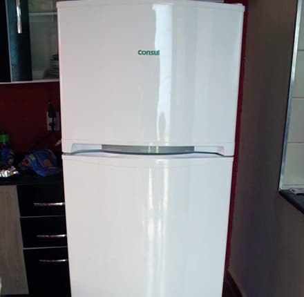 Envelopamento de Geladeira Com Adesivo Brilhante Branco