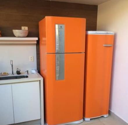 Envelopamento de Geladeira Com Adesivo Brilhante Laranja