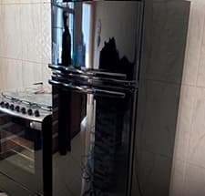 Envelopamento de Geladeira Com Adesivo Brilhante Preto RJ