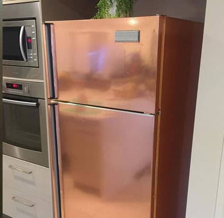 Envelopamento de Geladeira Com Adesivo Escovado Ouro Rosa