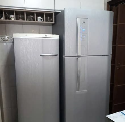 Envelopamento de Geladeira Com Adesivo Fosco Inox