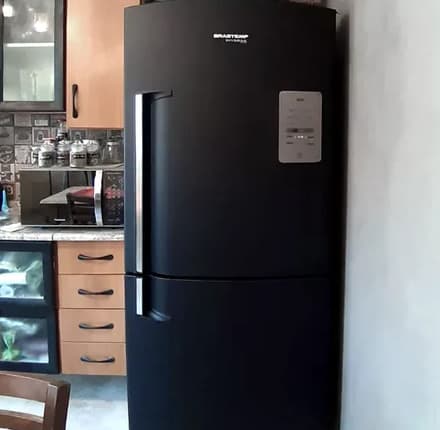 Envelopamento de Geladeira Com Adesivo Fosco Preto
