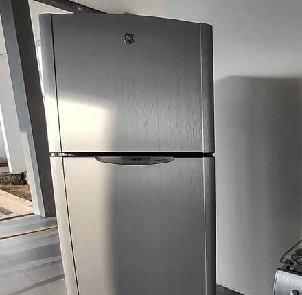 Envelopamento de Geladeira Com Adesivo Inox Cinza