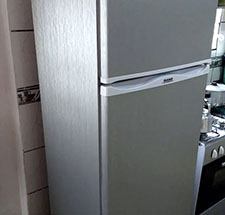 Envelopamento de Geladeira Com Adesivo de Aço Escovado Cinza